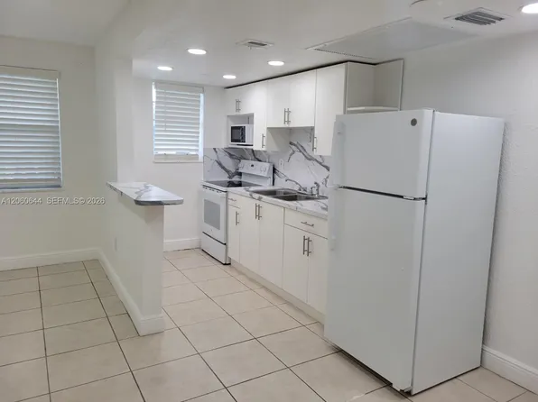 3901 SW 112th Ave APT 50, Miami, FL 33165