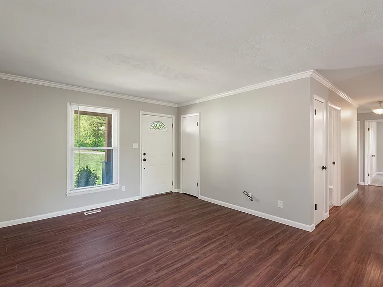 3218 Chantilly Dr — Photo 8