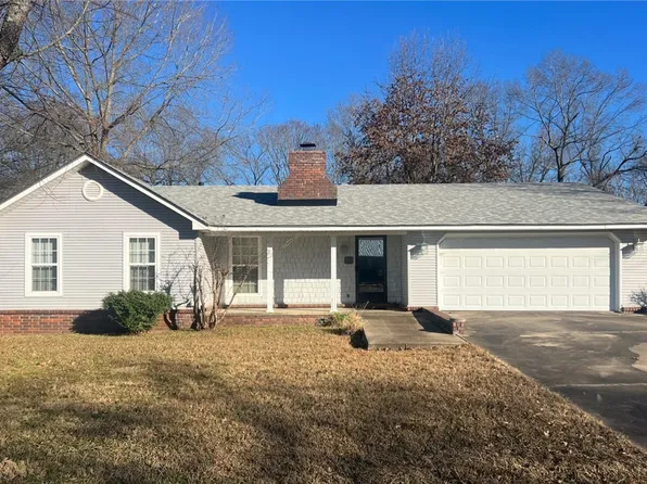 1011 Quail Creek Dr, Russellville, AR 72801