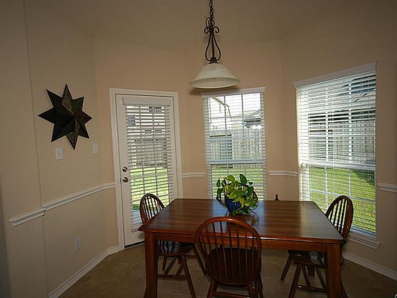 Breakfast area with plenty of lighting.