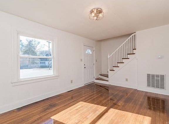 5th image of 3515 Hazelhurst Ave