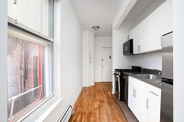 Rented by Waldstar Real Estate LLC | media 7