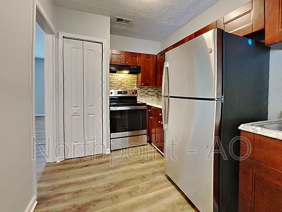 5th image of 8110 Lexington Dr