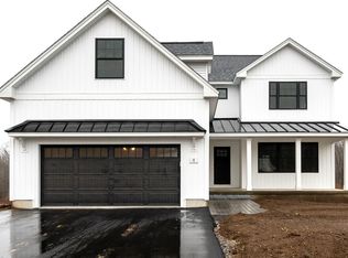 4 Robin Way UNIT 8, Chester, NH 03036