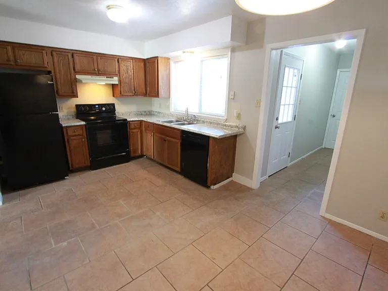 3904 Hudson Bend Rd #D — Photo 12