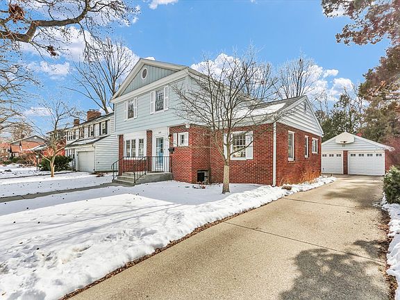 3rd image of 209 W Vermont Ave