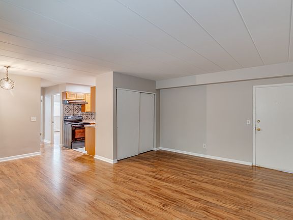 4th image of 4000 Ledgewood Dr APT 2