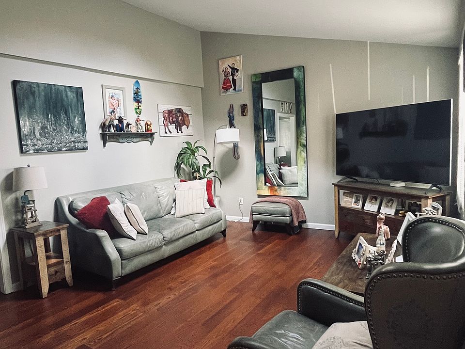 2nd image of 40 Karen Dr