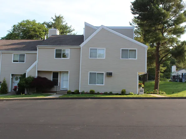 9 Watch Hill Cir, Cromwell, CT 06416