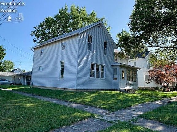 2nd image of 320 W Stevenson St