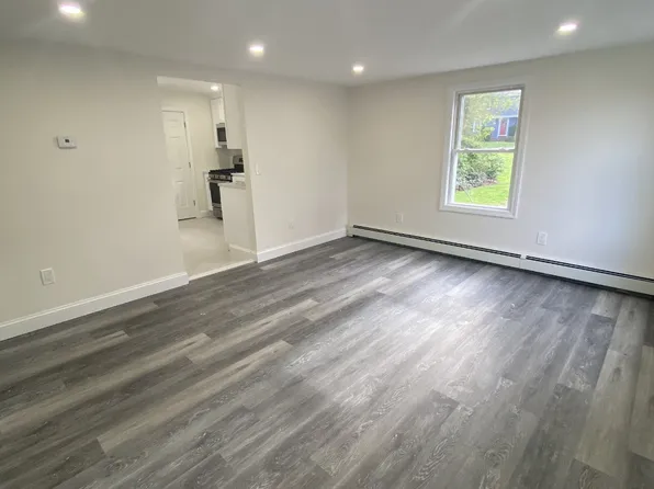 6 Rusco St, Huntington, NY 11743