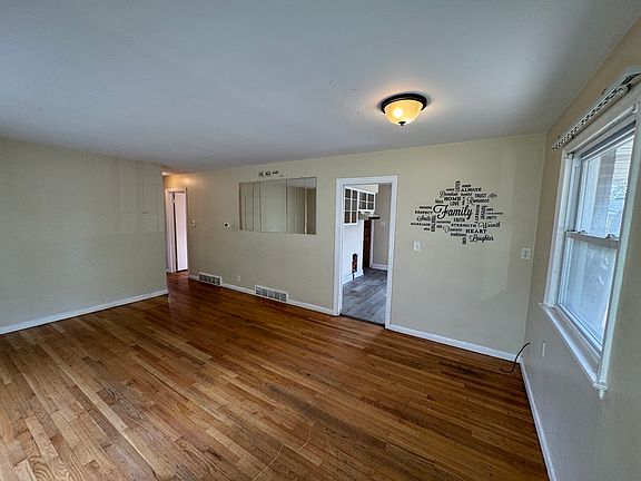4th image of 386 Clyde Ave