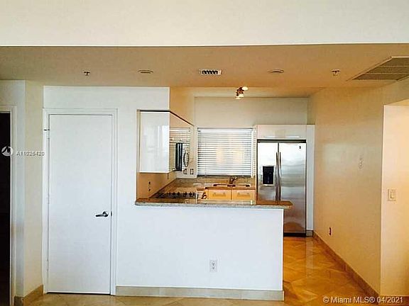 4th image of 601 NE 36th St APT 2803