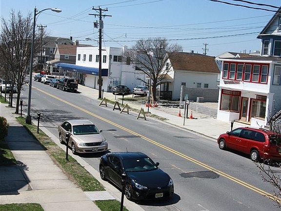 2nd image of 1125B Asbury Ave