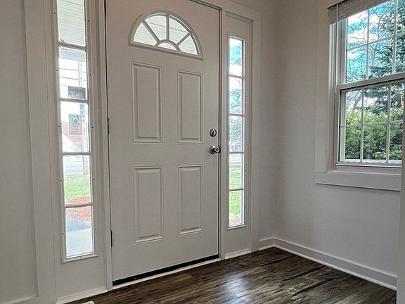 2nd image of 292 Great Rd #1