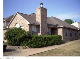 3313 Forestwood Dr, Bryan, TX