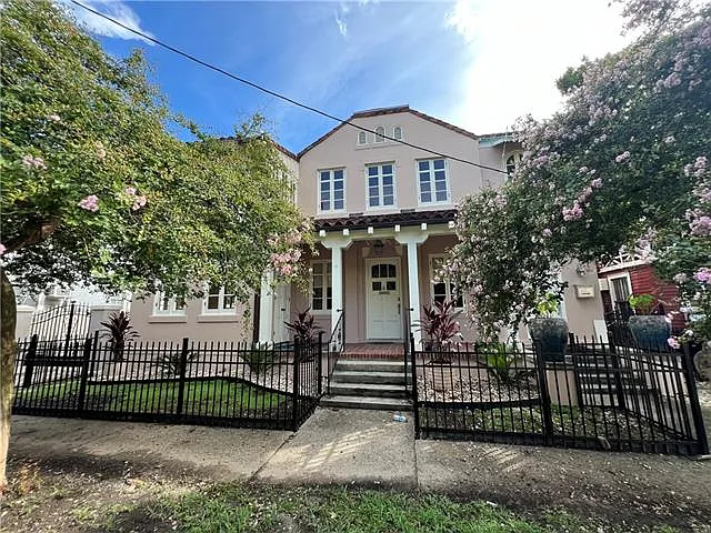 3 bed, 2.0 bath, 1400 sqft, $3,000 — Photo 1