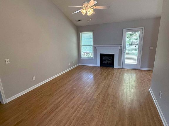 4th image of 1695 Cumberland Pl
