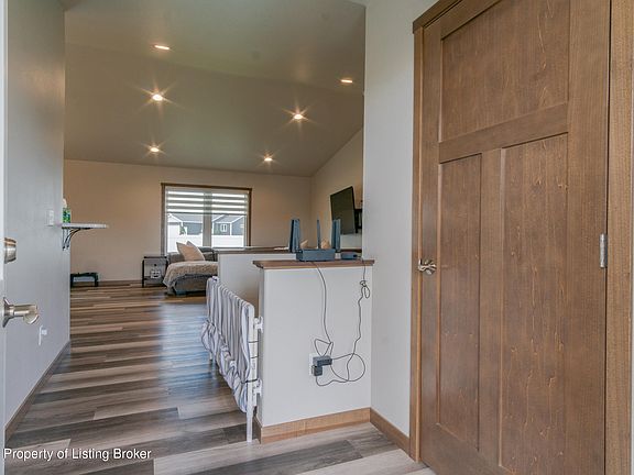 2nd image of 2066 Wahl St