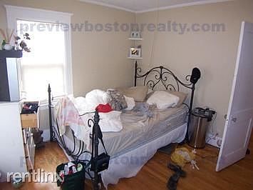 2nd image of 18 Claymoss Rd #2CA