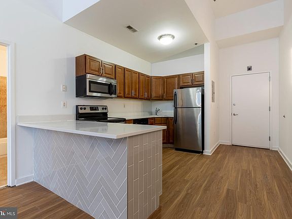 4th image of 109 W Wildey St Unit 106