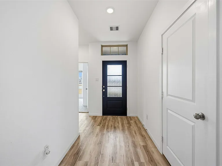 4907 Gentle Creek Ct — Photo 4