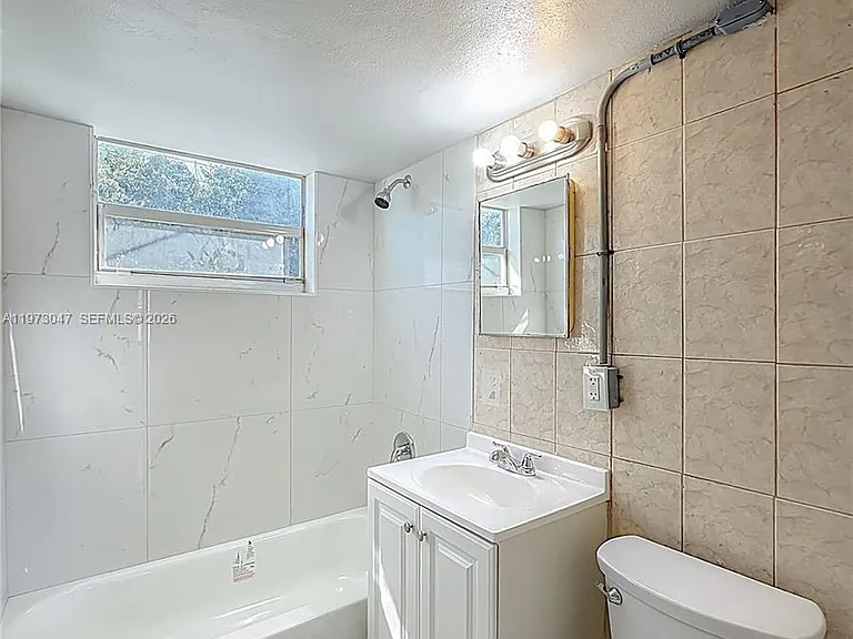 2408 NW 8th St — Photo 17
