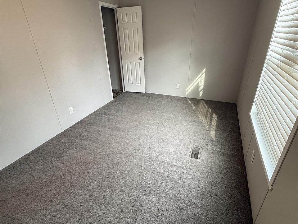 138 E Legrand St, photo 8