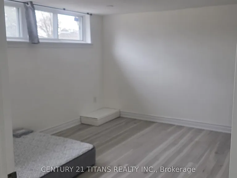 114 Benjamin Blvd #BASEMENT — Photo 7