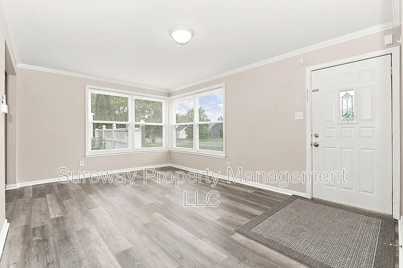 3 bed, 1.0 bath, 1252 sqft, $2,350 — Photo 4