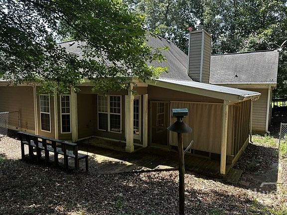 3rd image of 260 Westgate Drive