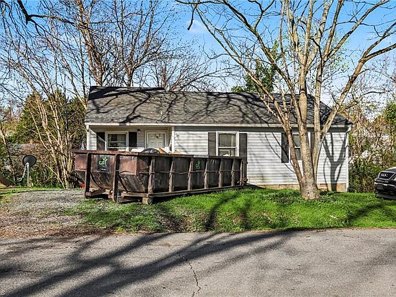 4th image of 209 7th St