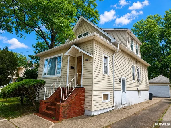 189 Martha Ave, Elmwood Park, NJ 07407