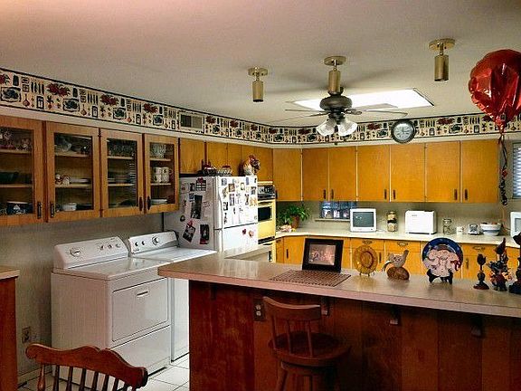 Large Kitchen with Lots of Cabinets Space