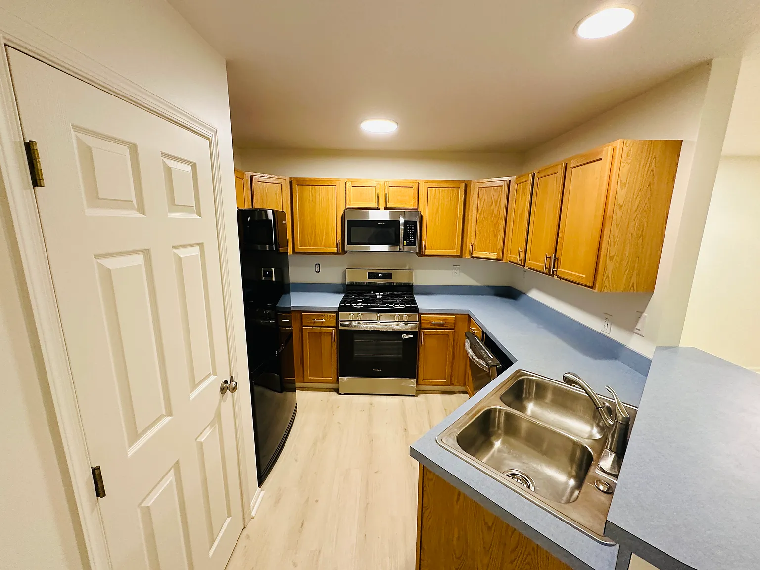 1704 Boxwood Ct — Photo 4