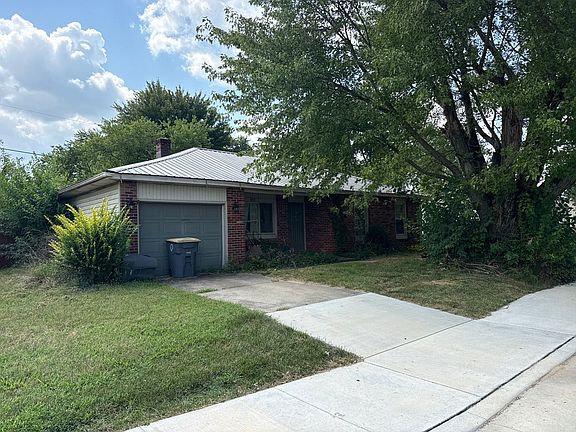 3rd image of 802 Sprenger Rd