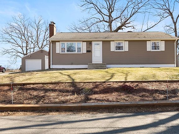 2nd image of 39 Dixie Ter