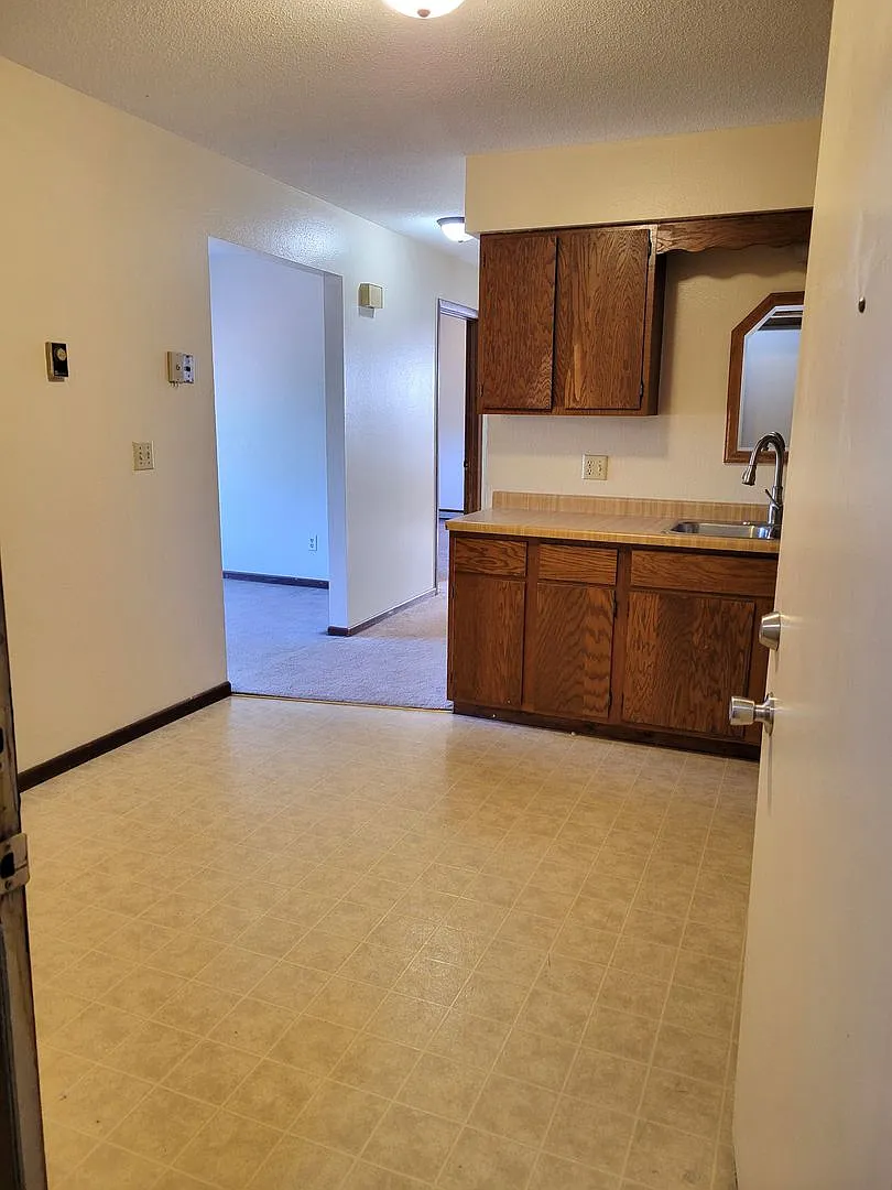211 W Johnson St — Photo 3