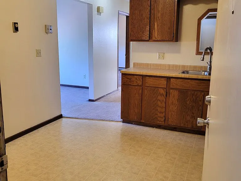 211 W Johnson St — Photo 3