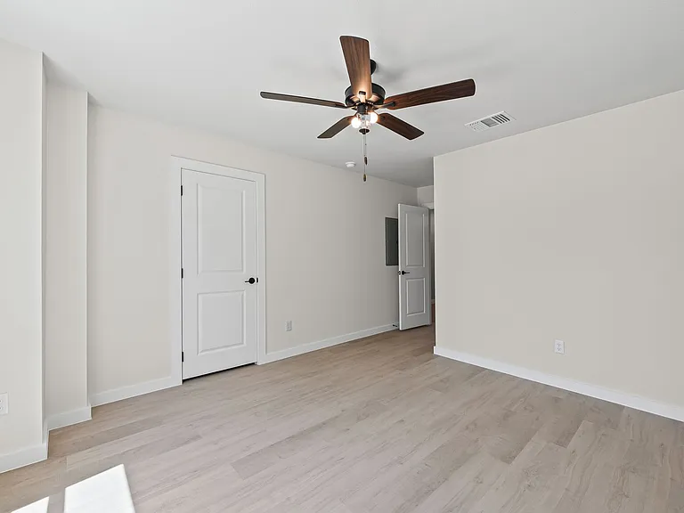 1407 S 5th St — Photo 21