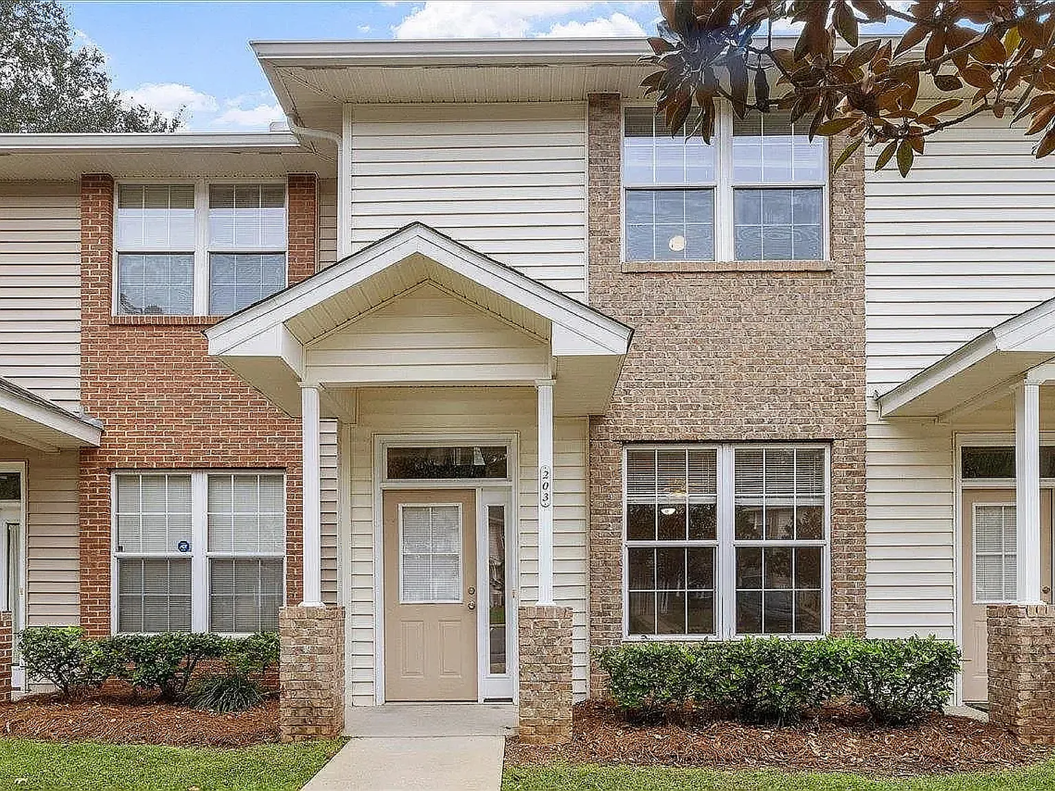 3 bed, 1368 sqft, $1,650 — Photo 1