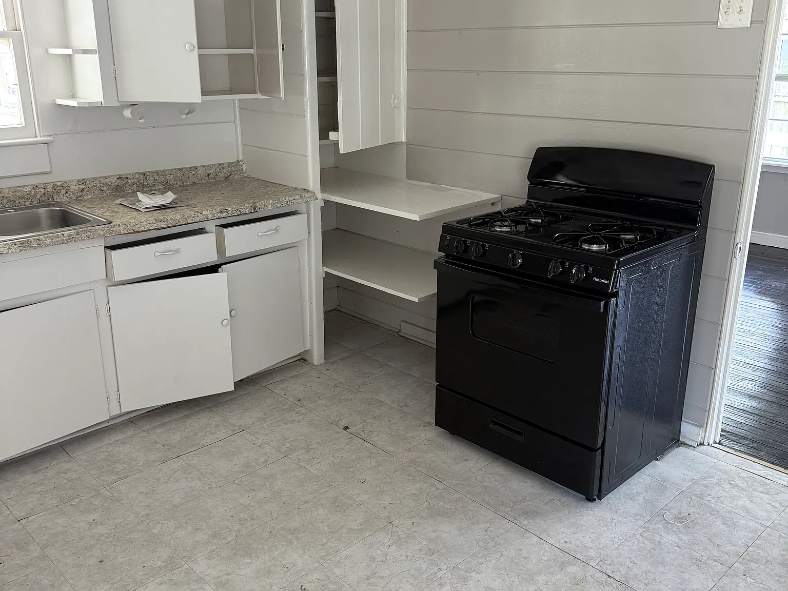 3 bed, 1056 sqft, $1,500 — Photo 1