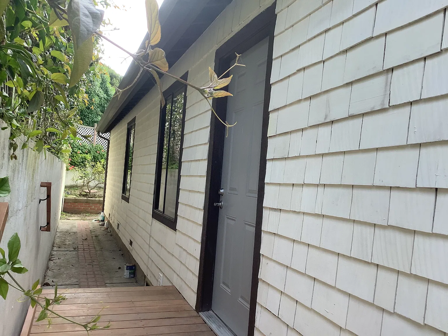 891 Lottie St — Photo 2