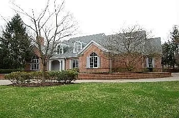 5025 Plantation Dr photo 1