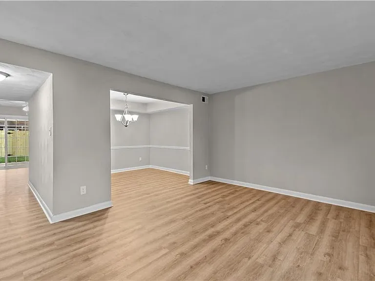 811 S Grosvenor Ct — Photo 13