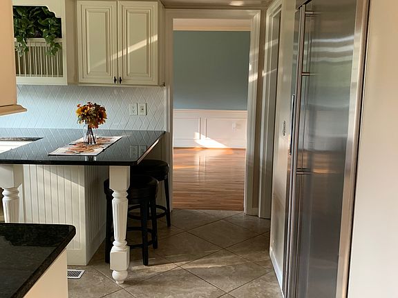 3rd image of 8741 Sturbridge Dr