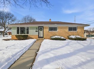 W150N8239 Saxony DRIVE, Menomonee Falls, WI 53051