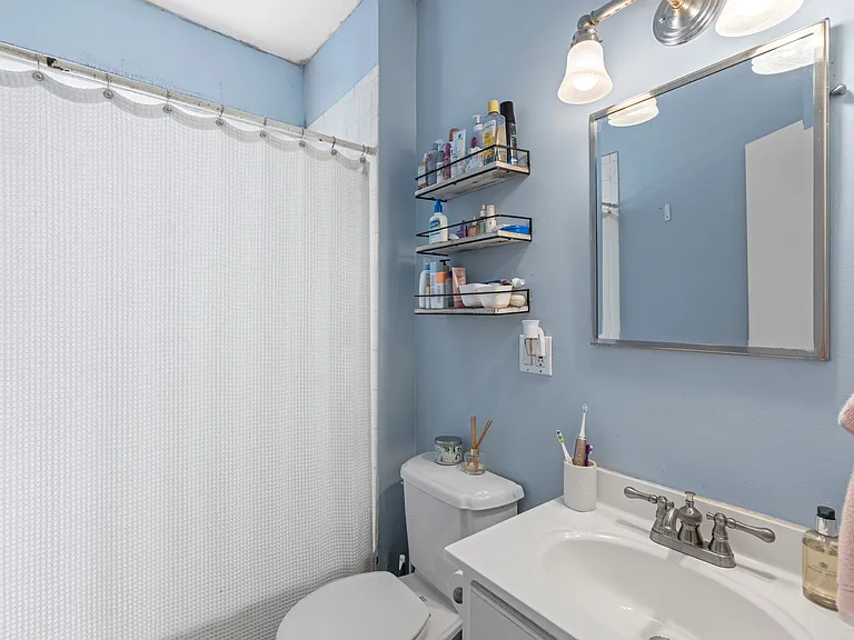451 E 7th St #2 — Photo 11