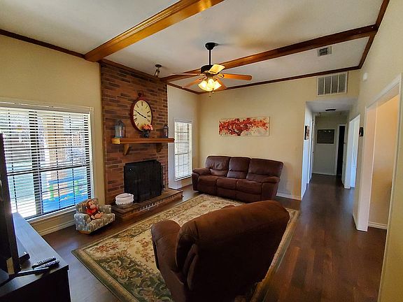 4th image of 2136 Goldfinch Dr