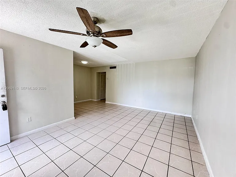 3265 Griffin Rd #202 — Photo 6